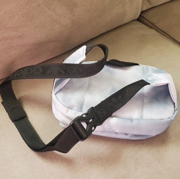 NWOT Adidas Original Sport 2.0 waist bag - Picture 3 of 7